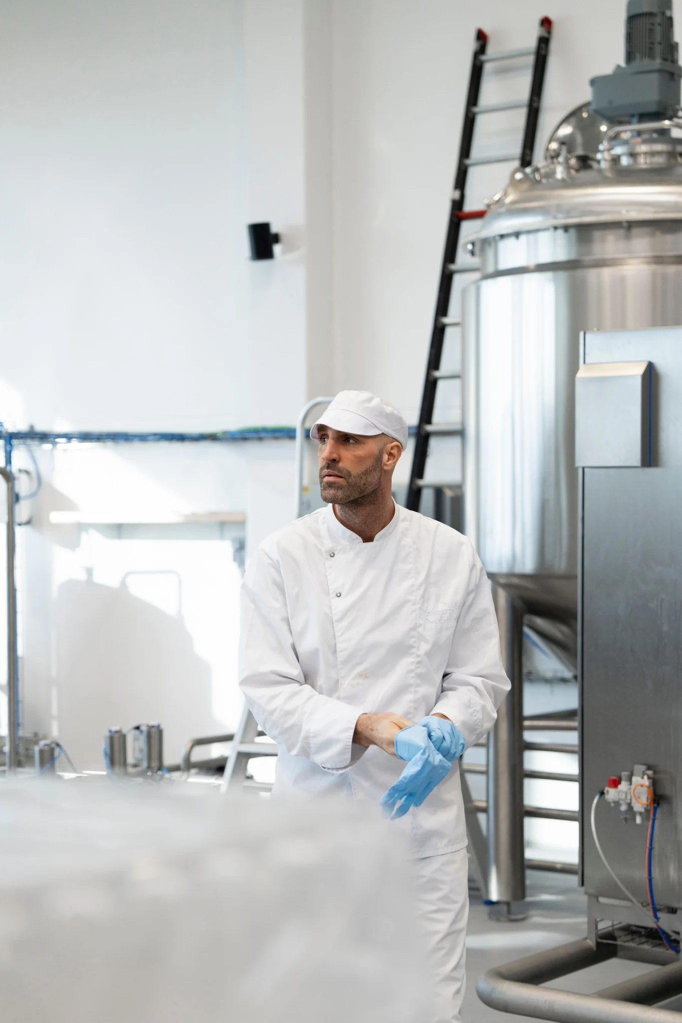 Bart eigenaar van Rabeko in de productiefaciliteit